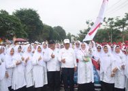 Wagub Sani Lepas Pawai Pembangunan, Bentangkan Semangat Kemerdekaan dari Taman Putri Pinang Masak ke Rumah Dinas Gubernur Jambi