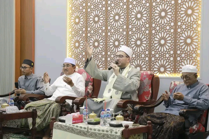 Bupati Anwar Sadat Sambut Safari Dakwah Syekh ’Ala di Tanjab Barat