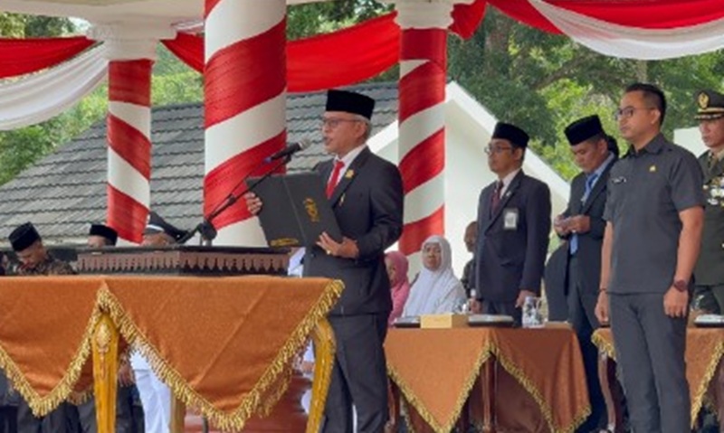 Dipercaya Bacakan UUD 1945, Ketua DPRD Muaro Jambi Aidi Hatta Jadi Perhatian di Upacara HUT ke-81 RI