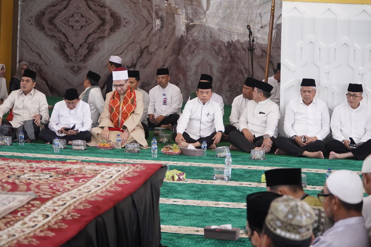 Gubernur Al Haris: Kekuasaan Milik Allah, Perbanyak Shalawat