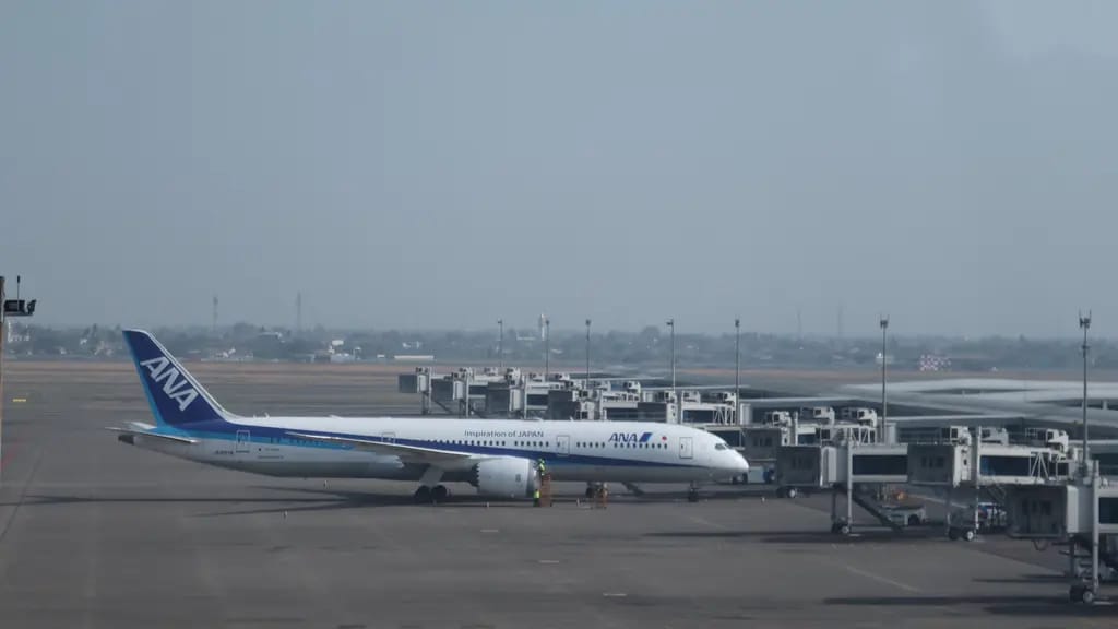 6 Bandara Ditutup Sementara Imbas Abu Vulkanik Gunung Anak Krakatau