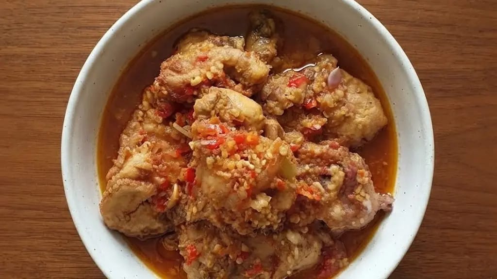 Resep Ayam Kukus Sambal Pecak Betawi, Pedas Segar Tanpa Banyak Minyak