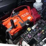 Mobil Mogok dan Bunyi Klik Saat Distarter? Kenali Penyebabnya Sebelum Ganti Aki