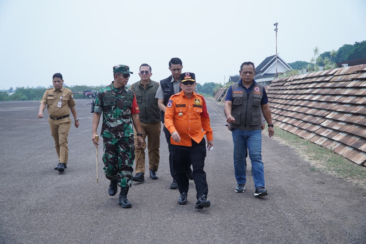 Gubernur Al Haris Bersama Danrem 042/Gapu Patroli Udara Tinjau Karhutla di Tanjab Timur