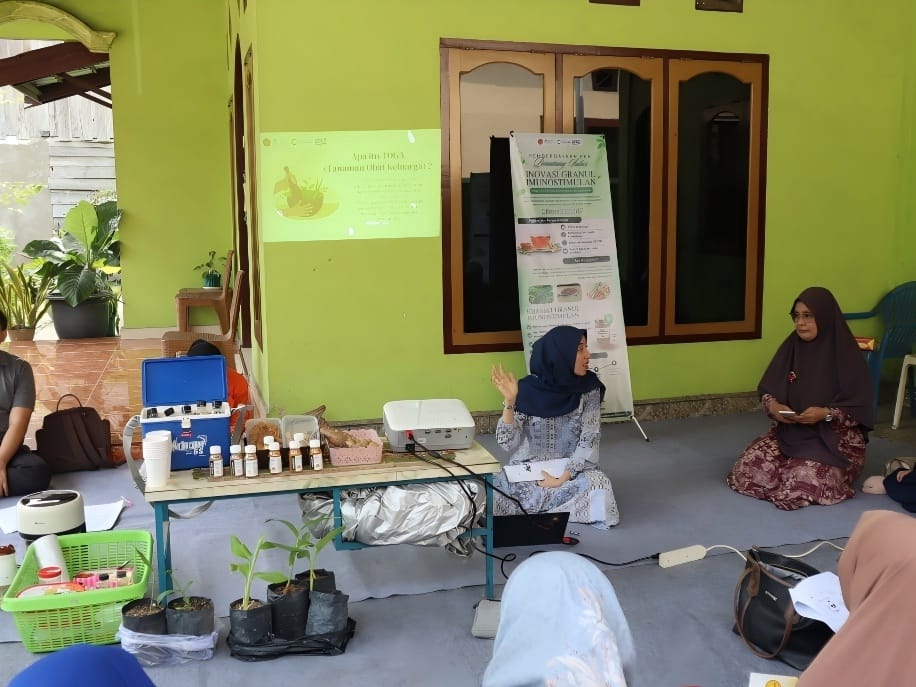 TOGA Naik Kelas Jadi Granul Imunostimulan, Universitas Jambi Berdayakan PKK RT 17 Pematang Sulur