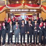 Bukan Sekadar Ucapan HUT RI, Sekwan Muaro Jambi Sampaikan Pesan Ini di Tengah Paripurna Kenegaraan