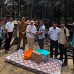 Anggota DPRD Hj Ade Erma Suryani Salurkan Bantuan Bencana Kebakaran di Desa Arang-Arang