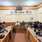 Temui Massa Aksi, Waka DPRD Muaro Jambi Klarifikasi Temuan BPK Soal Perjalanan Dinas