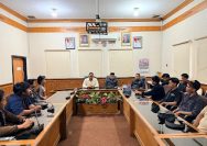 Temui Massa Aksi, Waka DPRD Muaro Jambi Klarifikasi Temuan BPK Soal Perjalanan Dinas
