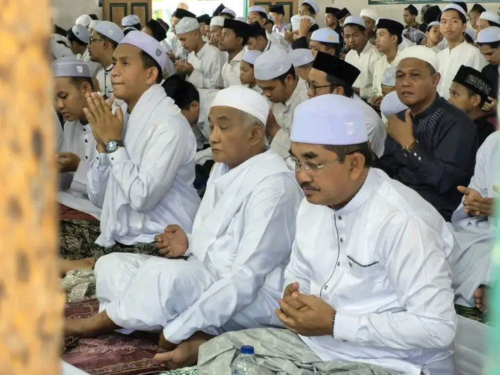 Bupati Anwar Sadat Salat Istisqa di Ponpes Al-Baqiatusholihat, Ajak Jaga Lingkungan dan Introspeksi Diri