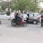 Bupati Anwar Sadat Bagikan Masker, Lindungi Warga di Tengah Kabut Asap