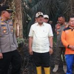 Gerak Cepat, Bupati Anwar Sadat Tinjau Karhutla di Bram Itam