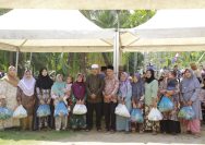 Bupati Anwar Sadat Serahkan Bantuan Fasilitas Pemulasaran Jenazah untuk Tiga Masjid di Desa Tungkal I