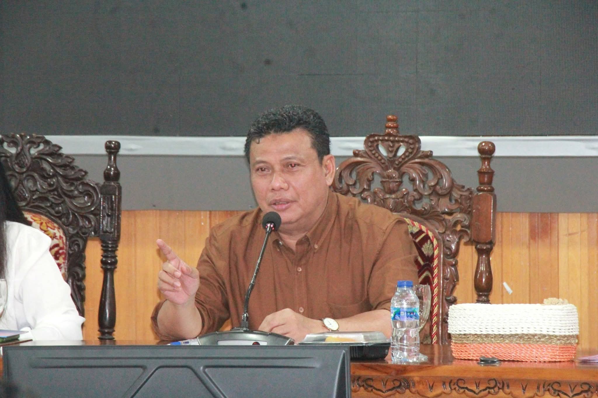 Wabup Katamso Pimpin Rapat Media Konflik Lahan di Taman Raja