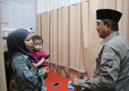 Bupati Anwar Sadat Kunjungi Pasien ISPA Terdampak Kabut Asap di RSUD KH. Daud Arif