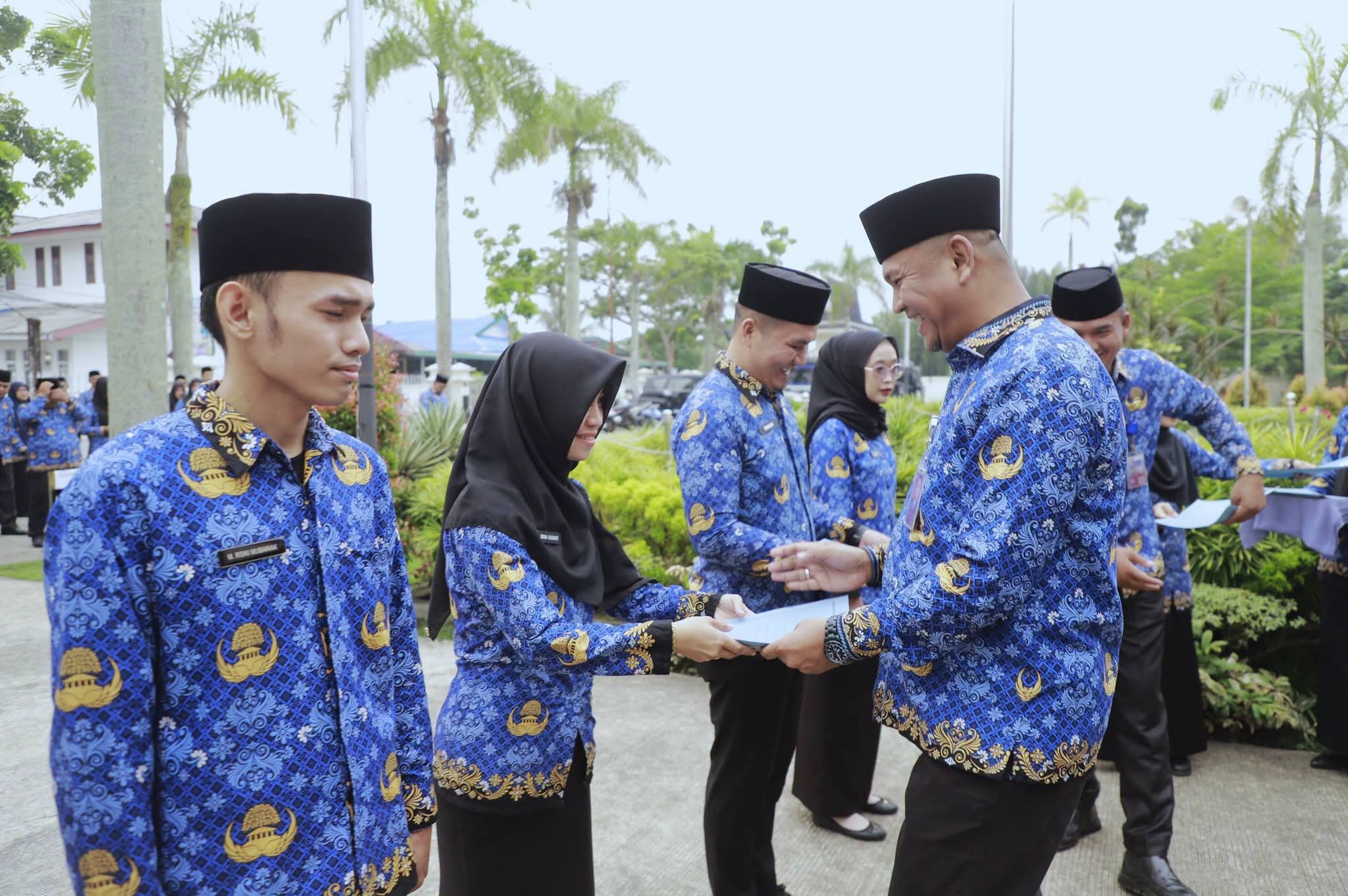 Pimpin Apel Pagi, Sekda Hermansyah Ingatkan PPPK Paruh Waktu: Tahun 2027 Minimal Berpredikat Baik