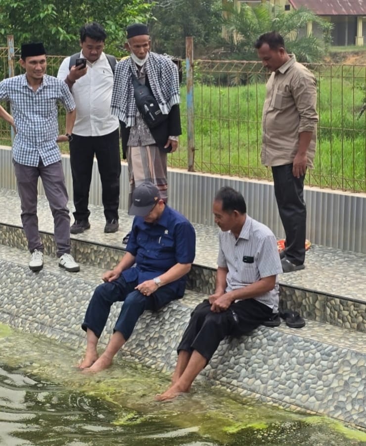 Cek Endra Kunjungi Aek Hangat, Harapan Baru Kebangkitan Wisata Alam Tebo!