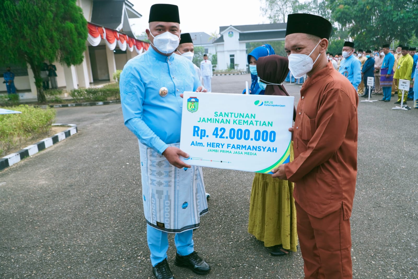 HUT Tebo ke-27, Bupati Tebo Serahkan Santunan BPJS untuk Alm Pemred Jambiprima.com!
